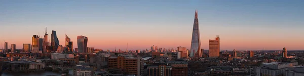 Londra Cityscape panorama modern gökdelenler ile gün batımında Telifsiz Stok Imajlar