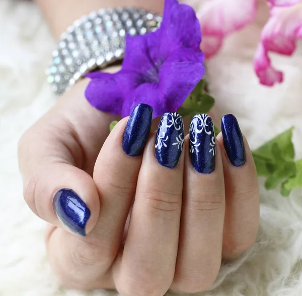 Beautifully manicured fingernails — Stock Photo, Image