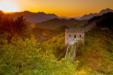 Beijing, Çin - 11 Ağustos 2014: Jinshanling büyük duvar günbatımında 