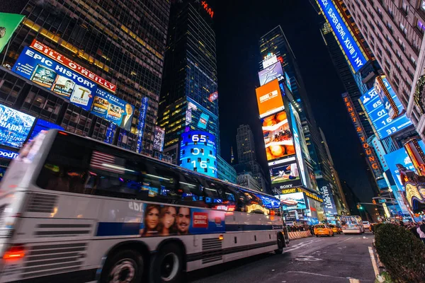Anochecer en Times Suqare Manhattan, Nueva York, Estados Unidos — Foto de Stock