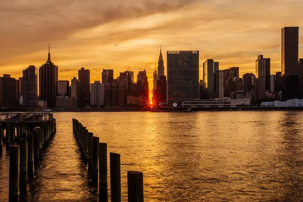 Midtown Manhattan Skyline, New York Uni günbatımı Manhattanhenge