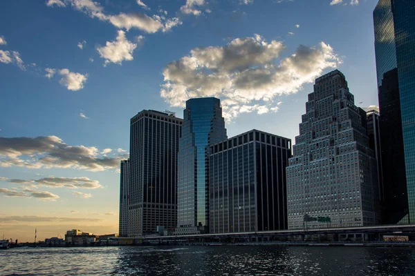 Günbatımı, aşağı Manhattan Skyline, New York Amerika Birleşik Devletleri — Stok fotoğraf