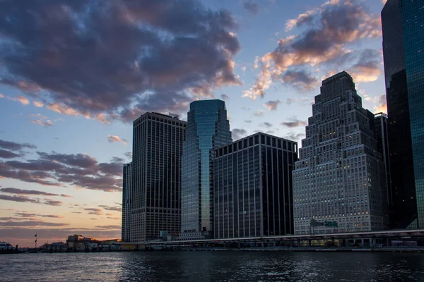 Günbatımı, aşağı Manhattan Skyline, New York Amerika Birleşik Devletleri — Stok fotoğraf