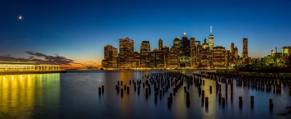 Sunset at Lower Manhattan Skyline Pano, New York United States — Stock Photo, Image