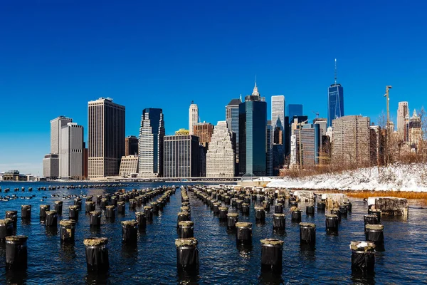 Zimowe niższe Manhattan Skyline z śniegu, Nowy Jork Stany Zjednoczone Obrazy Stockowe bez tantiem