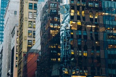 New York, Amerika Birleşik Devletleri - 27 Kasım 2017: 5th Ave ve 45nd Street, Midtown, New York City, Amerika Birleşik Devletleri