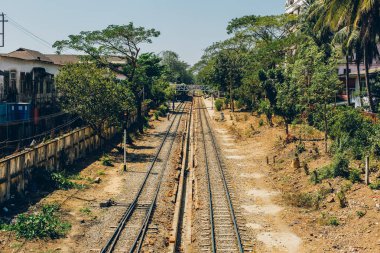 Yangon, Myanmar - 19th Şubat 2014: Demiryolu parça Birmanya demiryolu