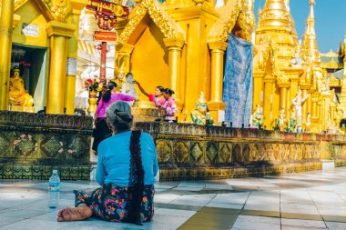 Yangon, Myanmar - 19th Şubat 2014: Koordinasyon töreninde Shwedago