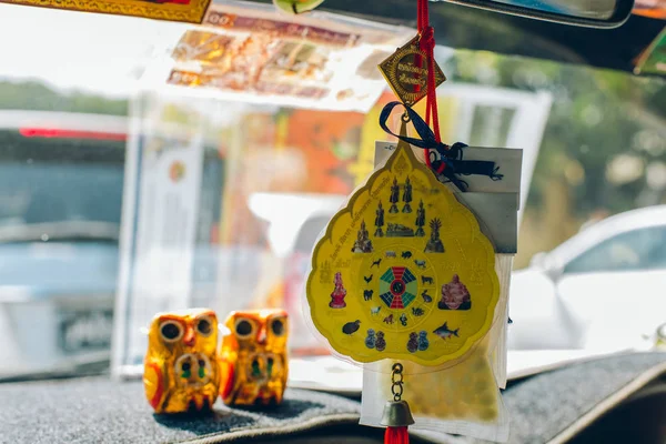 Yangon, Myanmar - 19th Şubat 2014: koruyucu tılsım yakın çekim