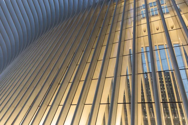 World Trade Center Transportation Hub 's Oculus exteriör detalj vid solnedgången i Lower Manhattan New York City USA — Stockfoto
