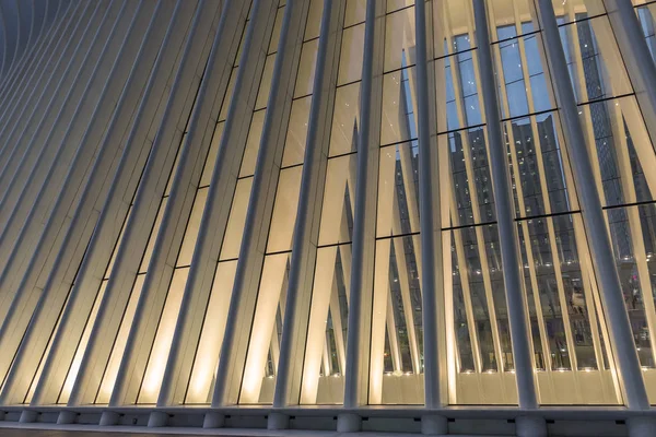 Außen-Detail des Oculus-Verkehrsknotenpunktes des Welthandelszentrums bei Sonnenuntergang in New York City United States — Stockfoto