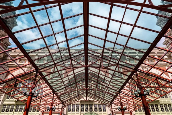 Ellis Adası Ulusal Göçmenlik Müzesi 'nin New York' taki girişi.