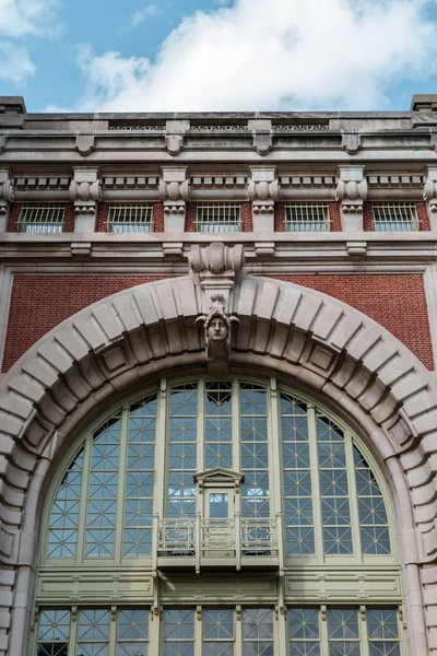 Detalles del edificio del Museo Nacional de Inmigración de Ellis Island en Nueva York Estados Unidos — Foto de Stock
