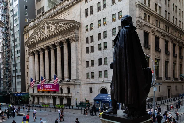 New York Borsası ve Wall Street 'in eski binaları New York, ABD' de Aşağı Manhattan 'da