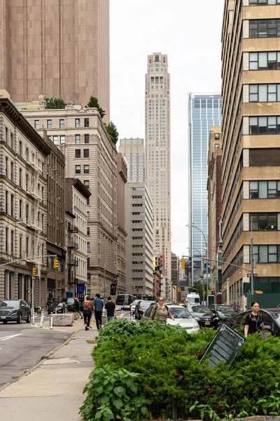 Nova Iorque / EUA - JUN 27 2018: ruas TriBeCa e edifícios fachada, loja, restaurante e café e apartamentos em Manhattan — Fotografia de Stock