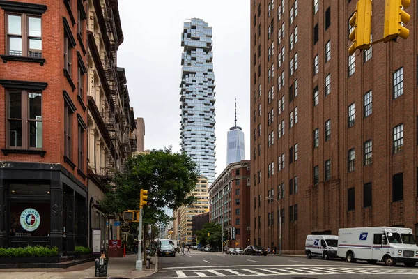 Nova Iorque / EUA - JUN 27 2018: ruas TriBeCa e edifícios fachada, loja, restaurante e café e apartamentos em Manhattan — Fotografia de Stock