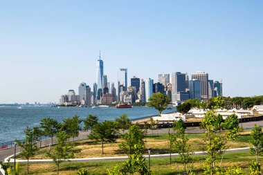 New York City / Usa - 14 Haziran 2018: Vali Adası 'ndaki Outlook Hill' den Manhattan Skyline manzarası