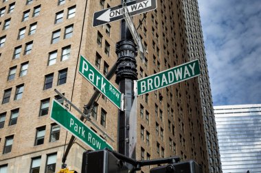 New York City / Usa - 20 Haziran 2018: New York 'ta Aşağı Manhattan' ın Finansal Bölgesi 'nde Broadway sokak tabelası