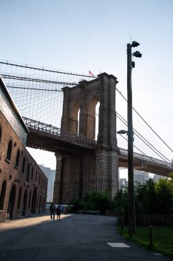 New York City / Usa - 20 Haziran 2018: Manhattan Köprüsü ile New York City 'deki Dumbo binaları