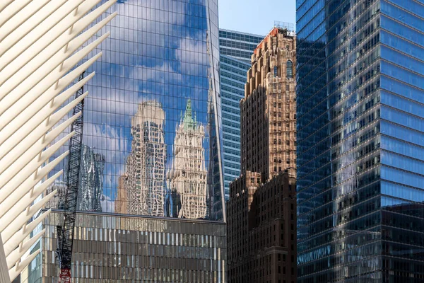 Nova York / EUA - JUL 18 2018: Fachada de prédios do Distrito Financeiro e apartamentos em Lower Manhattan — Fotografia de Stock