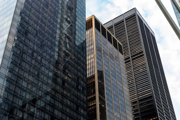 New York City / Usa - 20 Haziran 2018: New York 'ta Aşağı Manhattan' ın Finansal Bölgesi 'ndeki ofis binaları — Stok fotoğraf