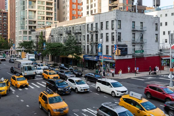 New York City / Usa - 27 Haziran 2018: 6oth Caddesi Queensboro Köprüsü trafiği