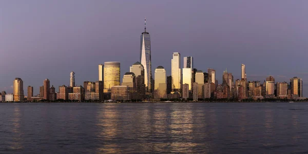 New York City / USA - JUL 19 2018: Lower Manhattan skyline at sunset view from Hudson riverside — Stock Photo, Image
