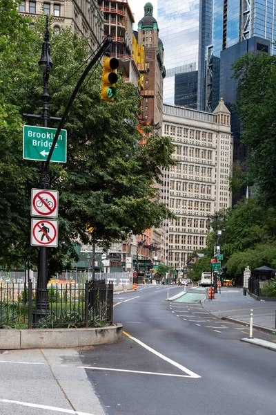 New York / États-Unis - 20 juin 2018 : gratte-ciel et bâtiments anciens dans le quartier financier du Lower Manhattan à New York — Photo