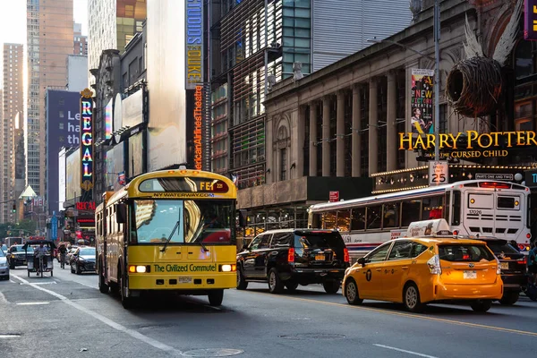 Νέα Υόρκη / Usa - 13 Ιουλ 2018: Times Square άποψη του δρόμου σε ώρα αιχμής στο κέντρο του Μανχάταν — Φωτογραφία Αρχείου