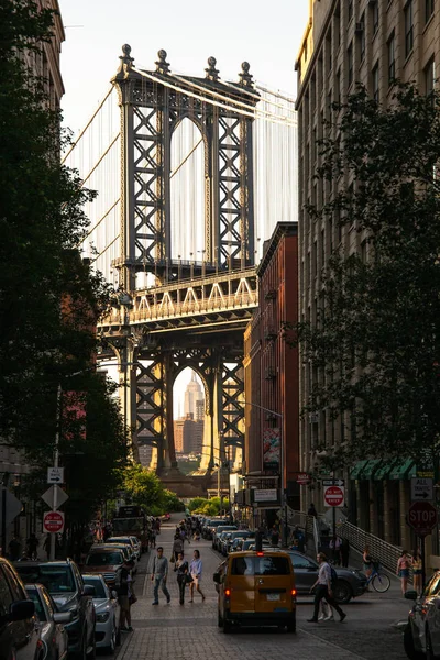 New York, City / USA - 10 JUL 2018 : Vue sur le pont de Manhattan depuis Washington Street à DUMBO, Brooklyn — Photo