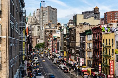 New York City / Usa - 31 Haziran 2018: Aşağı Manhattan 'daki Çin Mahallesi' nde gökdelenler ve apartmanlar