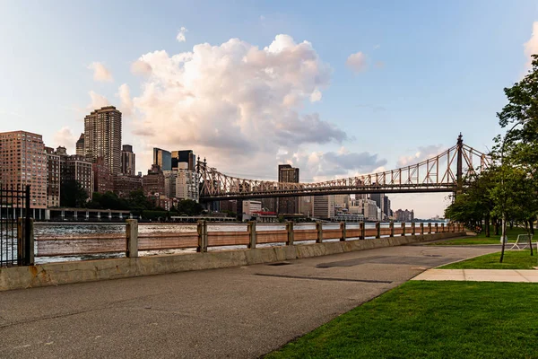 Nova Iorque / EUA - JUL 27 2018: vista do centro de Manhattan a partir da Ilha Roosevelt — Fotografia de Stock