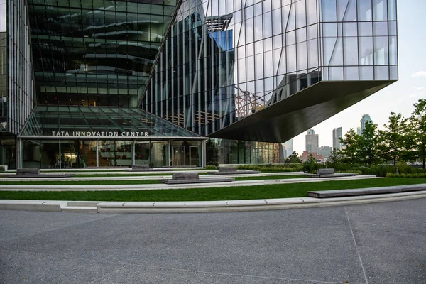 New York City / Usa - 31 Haziran 2018: Roosevelt Adası 'ndaki Tata Yenilik Merkezi girişi
