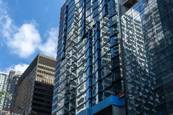 New York / États-Unis - 25 juin 2018 : gratte-ciel dans le quartier financier de Wall Street dans le Lower Manhattan à New York — Photo