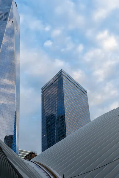 Ciudad de Nueva York / Estados Unidos - 20 JUN 2018: Edificio de la Compañía Telefónica de Nueva York en el Distrito Financiero de Lower Manhattan a primera hora de la mañana —  Fotos de Stock