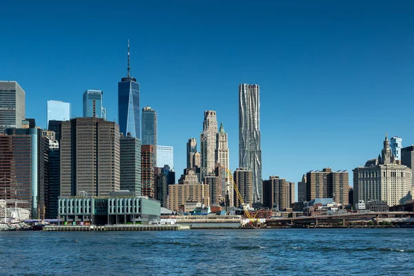 New York City / Usa - Jun 25 2018: Nedre Manhattan skyline tidigt på morgonen — Stockfoto