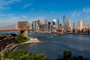 Brooklyn, Ny / Usa - 31 Haziran 2018: Aşağı Manhattan Skyline, sabahın erken saatlerinde