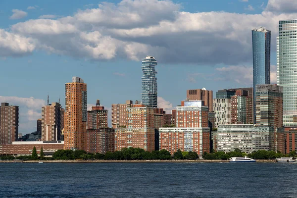 Nova Iorque / EUA - JUL 18 2018: Fachada de edifícios do Distrito Financeiro em Lower Manhattan à luz do dia — Fotografia de Stock