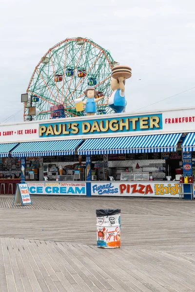 Brooklyn, Ny / Usa - Haziran 01 2018: Coney Adası 'ndaki ünlü restoran