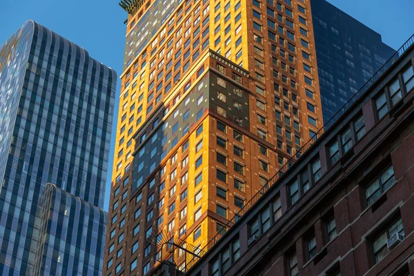 New York / États-Unis - 19 JUL 2018 : gratte-ciel et façade des bâtiments de Midtown à Manhattan — Photo