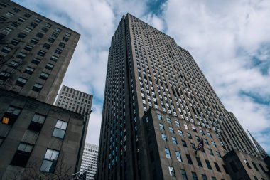 R 'nin ön cephesine panoramik ve perspektif görünümü