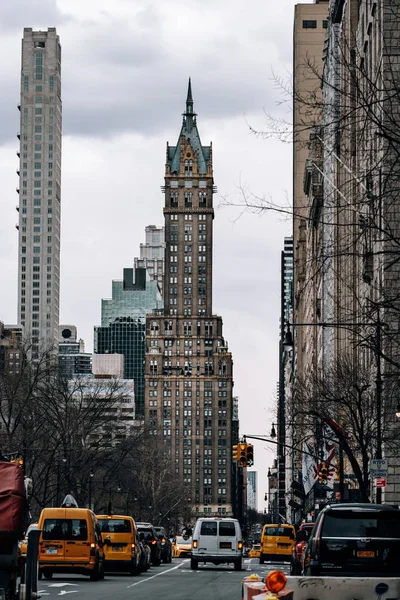 Arranha-céus em volta do Central Park, a leste, incluindo o Sherry-N — Fotografia de Stock