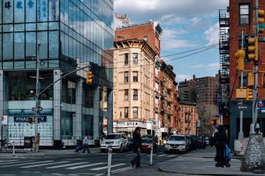 Aşağı Manhattan 'daki Çin Mahallesi' nin Allen Caddesi manzarası