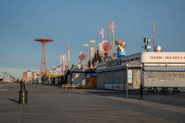 Lever de soleil sur la promenade de Coney Island New York — Photo