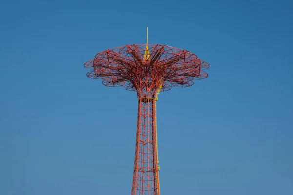 Sauter en parachute à Coney Island Brooklyn New York — Photo