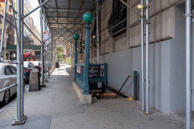 Brooklyn şehir merkezindeki New York Transit Müzesi girişi