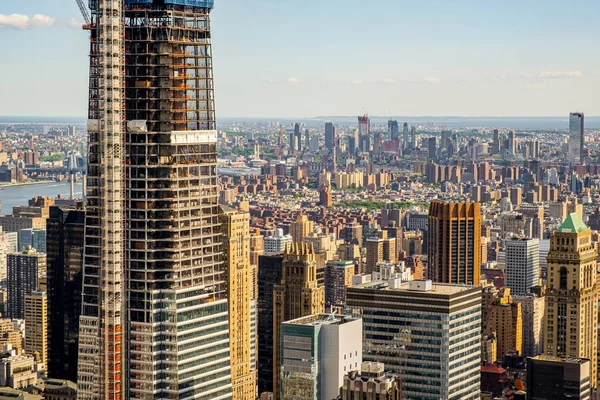 Şehir merkezi ve Brooklyn gökdeleni çatı katı Rockefeller Cente 'den — Stok fotoğraf