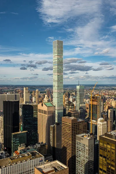 New York şehir merkezi gökdelenleri çatı katı Rock manzaralı — Stok fotoğraf