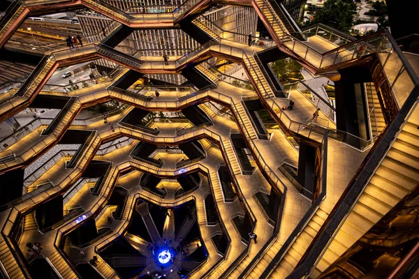 Modern arkitektur byggnad Vessel spiraltrappa är cent — Stockfoto