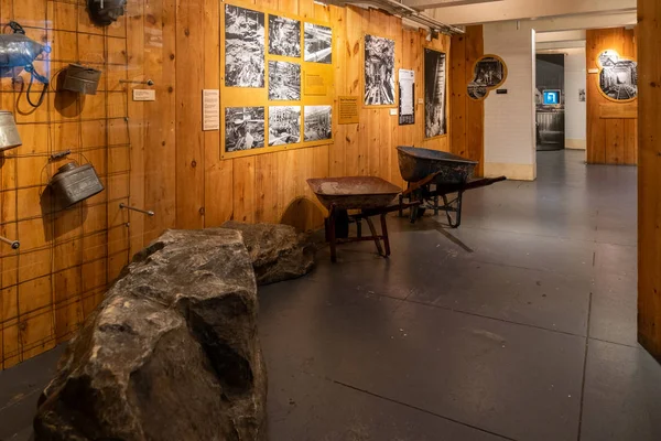 Brookl şehir merkezindeki New York Transit Müzesi Sergisi